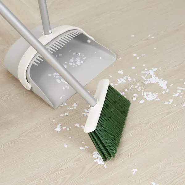 Dustpan/broom (image 2 of 3)