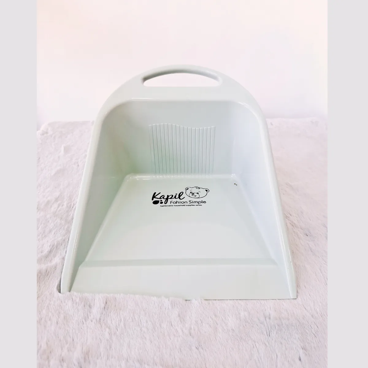 Portable garbage shovel