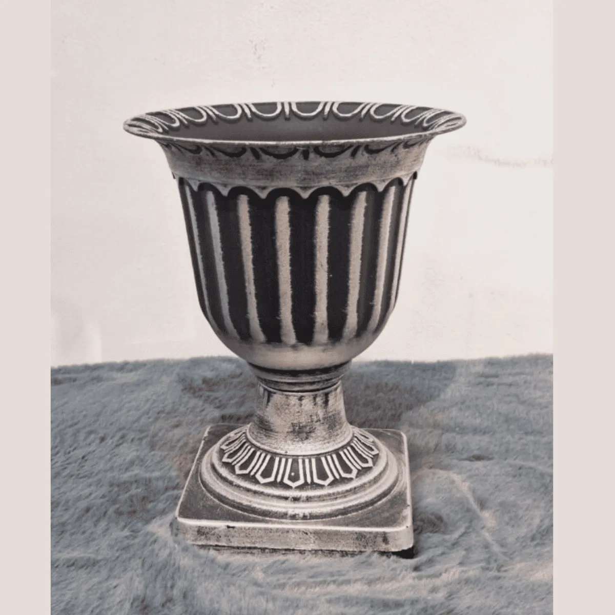 Small classical urn planter